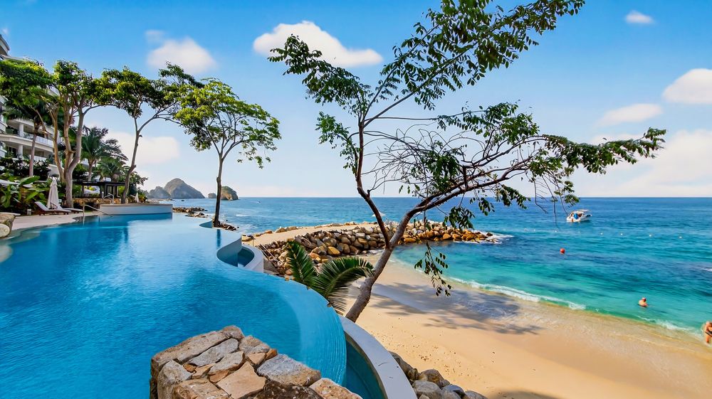 Infinity pool above the beach at El Nido De Bonnie Tres, Puerto Vallarta